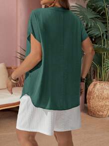 EMERY ROSE Plus Size Women's Solid Color V-Neck Batwing Short Sleeve Casual Shirt - Dark Green - View 2
