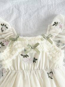 SHEIN Baby Mädchen Sommer einfarbiges apricotfarbenes süßes Blumen besticktes ärmelloses Mesh Kleid, exquisite 3D Blumen Stickerei Dekoration, leichte fließende Silhouette, geeignet für Outdoor Aktivitäten, Fotoshootings, Partys und Lässig Zuhause