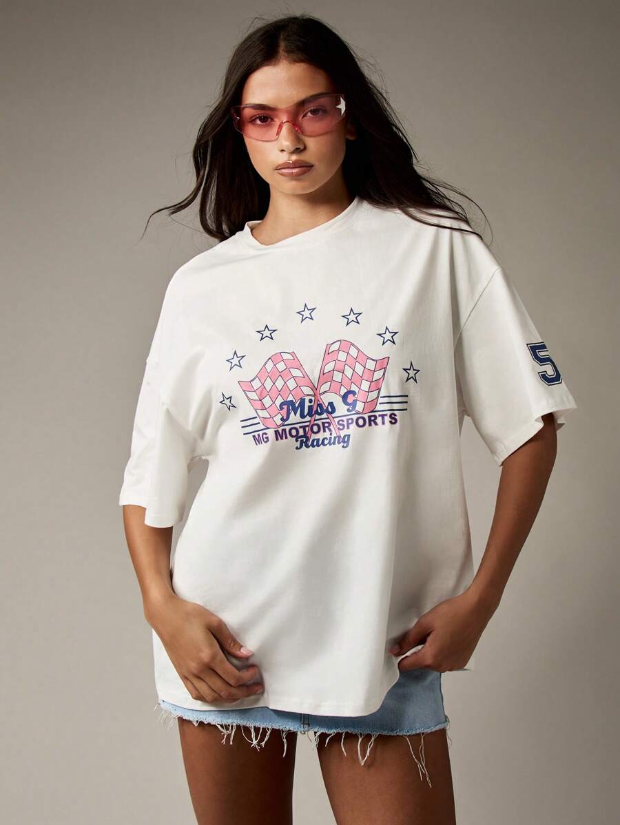 MISSGUIDED Camiseta gráfica de estilo retro de motociclismo con diseño de bandera a cuadros y estrellas, para carreras de motor, rally, estilo nostálgico y casual, corte amplio - Blanco - Ver 1