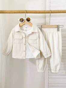 SHEIN Playful Pals Bộ 2 món áo sơ mi dài tay cài cúc có túi và quần cạp chun cho bé trai, kiểu dáng thanh lịch, phù hợp cho các hoạt động thường ngày, đi học, nghỉ hè, thể thao và ở nhà, mùa xuân/hè, 6 tháng - 3 tuổi, quần áo trẻ em, quần áo trẻ sơ sinh, áo sơ mi trẻ em, áo thun trẻ em, quần áo màu trung tính cho bé trai, bộ đồ nhung kẻ cho bé trai, bộ đồ màu be cho bé trai, quần áo bé trai mùa thu đông. - Màu be - Xem 3