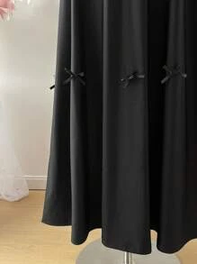 SHEIN MOD Robe noire longue sans dos pour femmes. Style de gilet fendu, jupe taille-longueur, nœud papillon dans le dos, robe de soirée