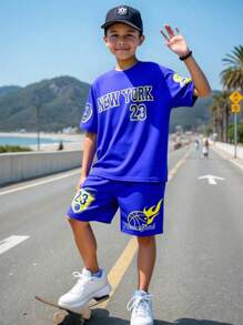 SHEIN Set de 2 piezas para niños/preadolescentes varones: camiseta de manga corta holgada de cuello redondo con estampado casual cómoda y shorts de punto