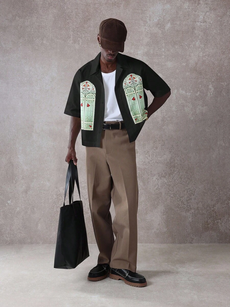 SUMWON 高级教堂窗户图案印花短袖纽扣保龄球衫休闲复古彩色玻璃设计街头服饰节日春夏秋季度假 - 黑色 - 查看 1