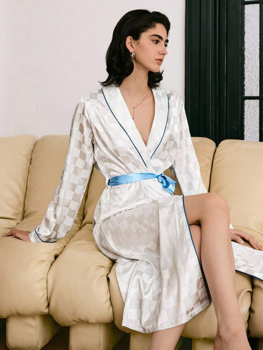 Moireta 优雅提花图案撞色缎面女式长袍，秋季 - 白色 - 查看 1