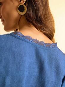 CAJUNI 女式海军蓝蕾丝拼布长袖系带衬衫 - 藍色 - 查看 7