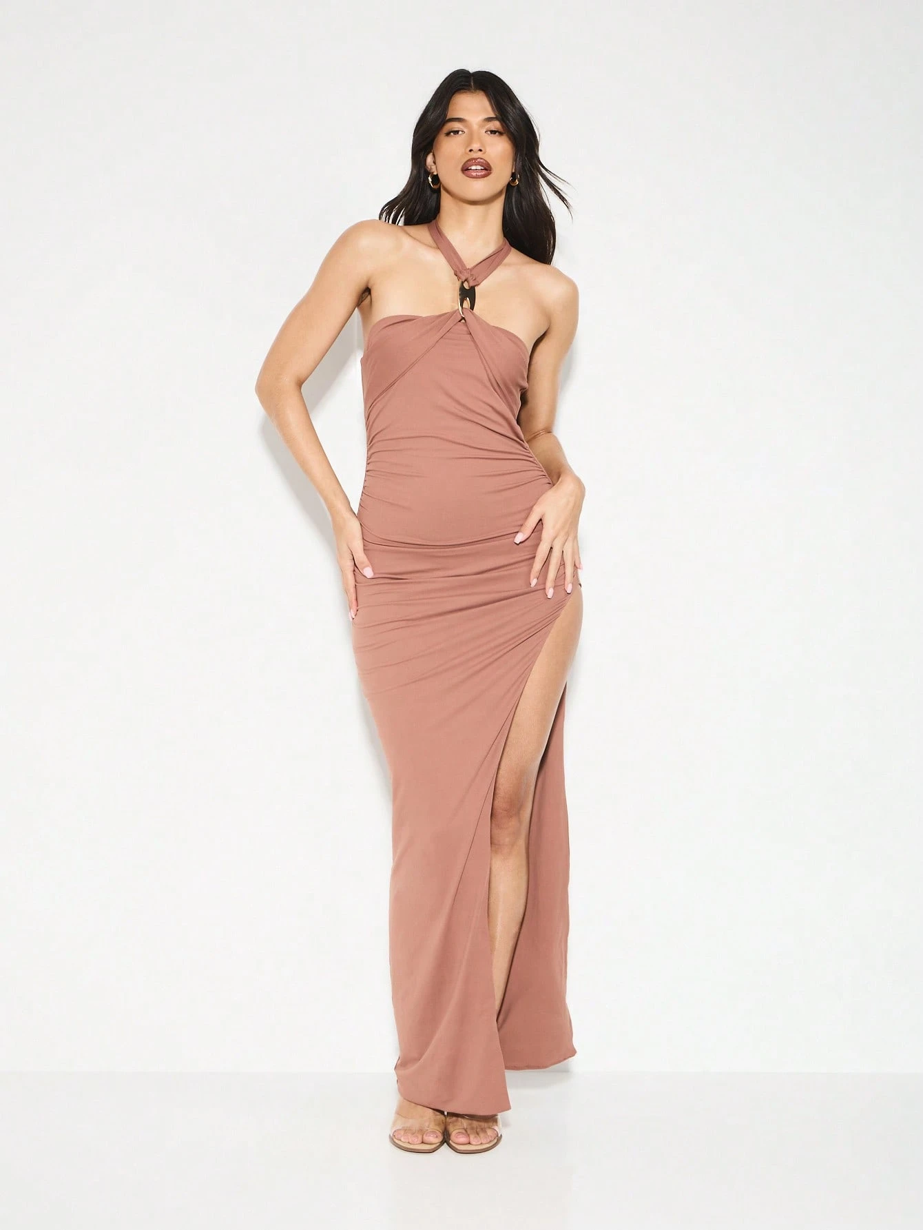 KIZN Elegantes gerüschtes Neckholder-Maxikleid mit Seitenschlitz