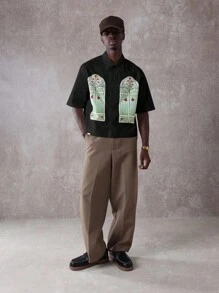 SUMWON 高级教堂窗户图案印花短袖纽扣保龄球衫休闲复古彩色玻璃设计街头服饰节日春夏秋季度假 - 黑色 - 查看 7