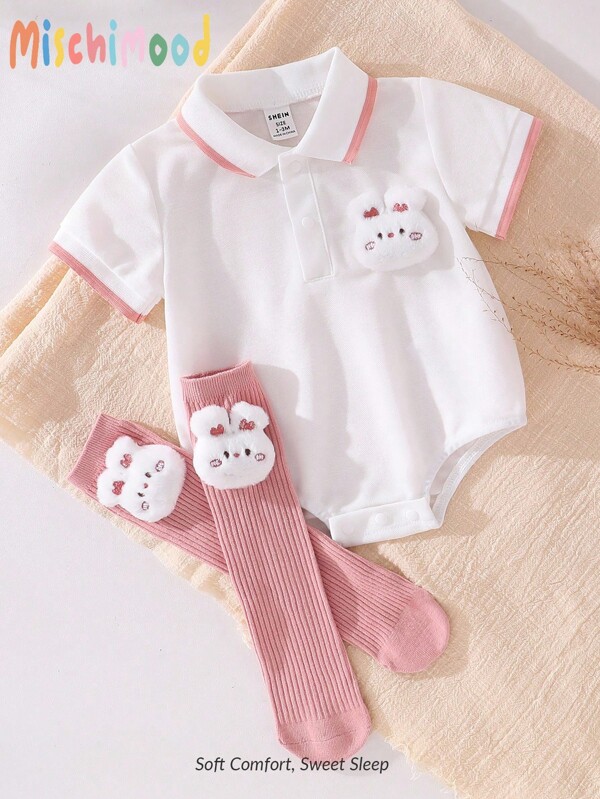Conjunto de pelele de manga corta y calcetines largos de terciopelo con flor y diseño de conejito dulce y adorable para recién nacidos en color blanco y rosa