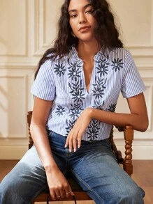 Écloséra Modisches französisches Retro-H-förmiges, gerüschtes V-Ausschnitt-Shirt mit blau-weißen Streifen und Stickereien, kurzärmelig, für Frühling und Sommer, Ausgeh-Oberteile, Damen-Herbstkleidung, süße Hemden, Blusen für Damen