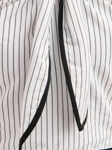 Nöista Áo yếm sọc đen trắng này có cà vạt và viền đen, kết hợp phong cách Y2K cổ điển với phong cách đường phố, hoàn hảo cho phụ nữ theo phong cách mùa thu, mùa đông, trở lại trường và phong cách quý tộc. - Đen và trắng - Xem 9