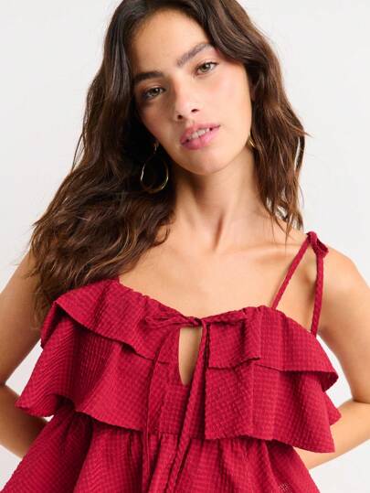 Nöista 荷叶边短款上衣，系带设计，荷叶边层次感十足。非常适合海滩出游、机场造型，以及像美国独立日和骄傲节这样的夏季假期。趣味十足、性感撩人，宽松版型，时尚感十足。