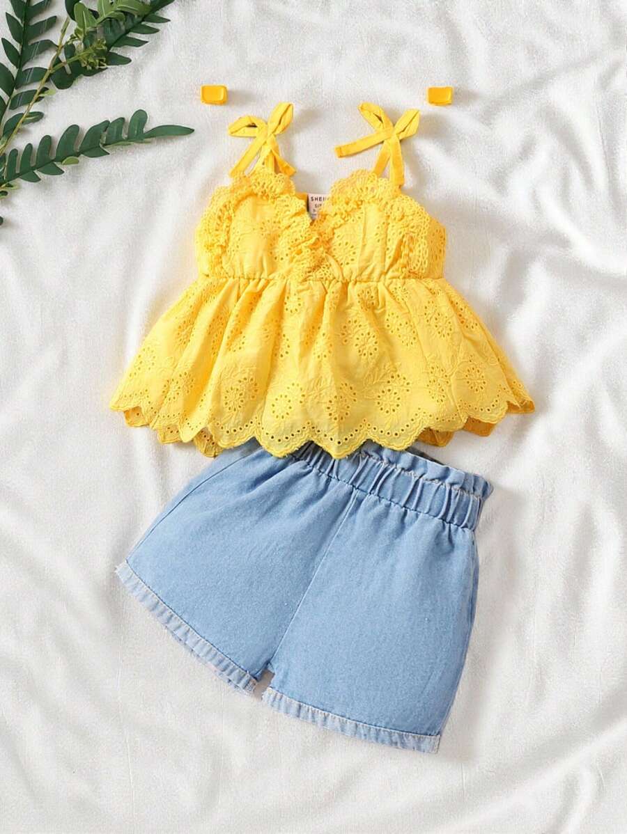 SHEIN 女嬰肩部蝴蝶結貝殼邊吊帶上衣&紙袋腰牛仔短褲 - 彩色 - 查看 1