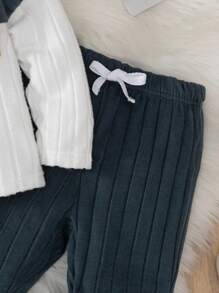 SHEIN Playful Pals 2pcs/Set Toddler Boys Blue & White Contrast Color Block Casual Long Sleeve Top And Stripe Drawstring Pants, Featuring Yellow Pocket Accent, Suitable For Children Everyday Wear, Autumn Baby Boy Fall Outfit Baby Boy Ribbed Outfit Baby Boy Clothes Baby Boys Rib Knit Long Sleeve Tee And Pants Set With Pocket Detail Winter