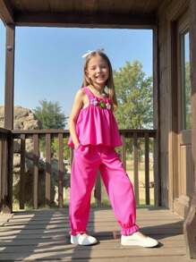 女童简约套装 - 粉色钩针编织上衣，宽松彩色印花阔腿裤，裤脚饰有荷叶边，适合夏季穿着的休闲套装，女童夏季服装