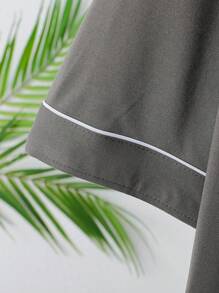 Set de 2 piezas de ropa informal tipo caballero para niños: camisa de manga corta gris con bolsillos en el pecho y bordado, y pantalones cortos para estar en casa