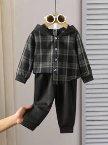 SHEIN Playful Pals Bộ quần áo thường ngày 2 món cho bé trai mùa xuân/thu - Áo hoodie dài tay màu đen phối họa tiết kẻ caro xanh lá cây, kết hợp với quần thể thao màu đen, thích hợp mặc hàng ngày, đi chơi và nghỉ mát, size 6M-3T. Bộ đồ kẻ caro cho bé trai, áo sơ mi kẻ caro, áo hoodie kẻ caro, áo sơ mi cài cúc cho bé trai, bộ đồ mùa thu đông. - màu đen - Xem 3