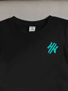 Conjunto de 2 piezas para bebés/niños pequeños con camiseta de manga corta de cuello redondo con estampa de letras HN en negro y pantalones cortos azules