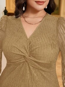 Modelyn 大码女式纯色V领扭纹长袖优雅通勤T恤 - 卡其色 - 查看 4