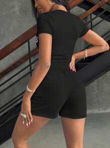 INAWLY Conjunto de camiseta y shorts casual de verano para mujer con estampado de letras y números - Negro - Ver 2