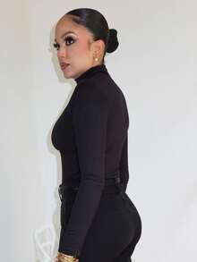 Melissa Matos HIGH NECK FORM FITTED TEE - Black - View 5