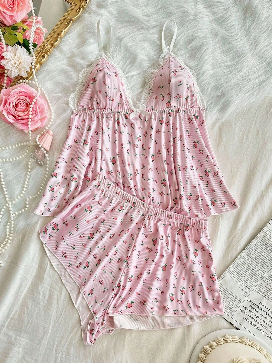 CottageSlumber 蕾丝拼布深 V 领碎花吊带背心和短裤睡衣套装 - 粉色 - 查看 1