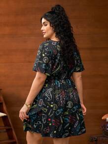 HARRY POTTER X SHEIN Vestido de manga corta con cuello en V y estampado todo sobre en talla grande, verano