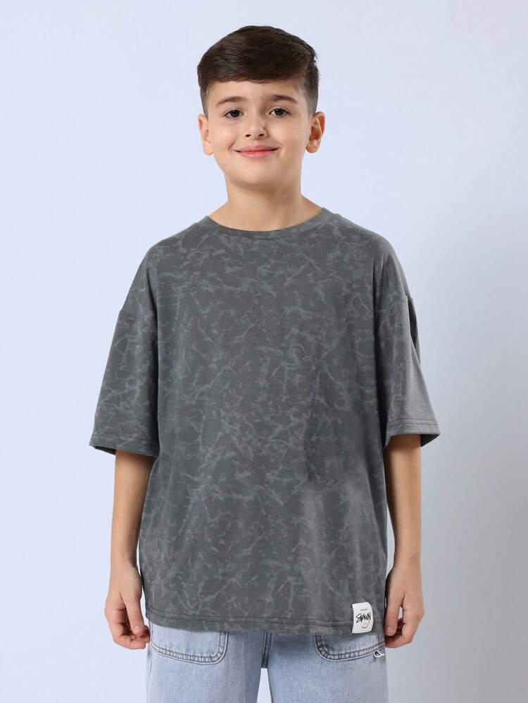 Oversized Urban Streetwear T-Shirt Featuring Skate Park Design