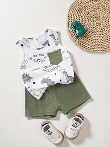 Conjunto de verano para niño bebé con estampado de dinosaurios de dibujos animados, compuesto por chaleco sin mangas de cuello redondo y shorts verdes. Estilo alegre y lindo, adecuado para aventuras al aire libre, uso cómodo en casa y fiestas de verano.