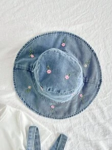 SHEIN Vintaside Kids 2 st/set babyflickors jumpsuit i denimtyg med broderad blomdekor, pastoral stil, moderiktig och bekväm, mångsidig vår-/sommaroutfit med accessoarer - Blå - Visa 7