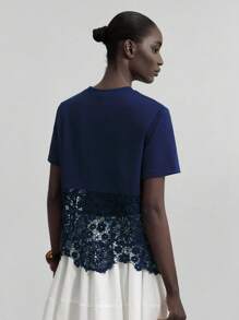 Ontre 2025 女式夏秋短袖 T 恤，纯色圆领，蕾丝镂空拼接，简约时尚，适合城市通勤、海滩音乐节、波西米亚风商务休闲、办公室穿着 - 藏蓝色 - 查看 3
