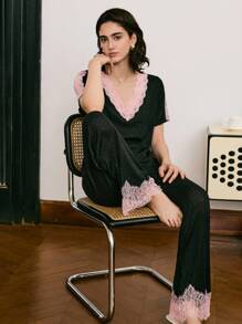 Moireta Eleganter & bequemer zweifarbiger Spitze Patchwork Damen Pyjama-Set