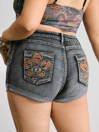 Hippie Plus Size Women's Retro Bohemian Paisley Embroidered Low Rise Mini Denim Shorts