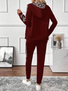 SHEIN LUNE Set de 2 piezas de sudadera con capucha y pantalones deportivos casuales con cremallera y estampado de leopardo en los laterales para mujer, para primavera/otoño - Burdeos - Ver 2