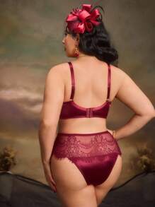 Plus Size Retro Palace Lace Lingerie - Burgundy - View 2