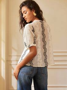 Écloséra 优雅法式复古圆领短袖黑米色刺绣花卉女士春夏衬衫 - 杏色 - 查看 5