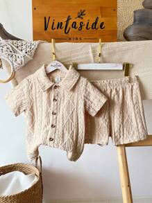 SHEIN Vintaside Kids 新生兒-1歲適用中性嬰兒套裝 杏色紋理短袖上衣與短褲套裝 淺褐色夏季休閒度假復古風格幼童服飾 - 卡其色 - 查看 1