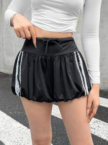 Teenager Mädchen Schwarze Spitzen Taille Kordel elastische geraffter Harem Shorts, Sportlicher Straßenmode-Stil, Spitzenstil, Rückkehr zur Schule