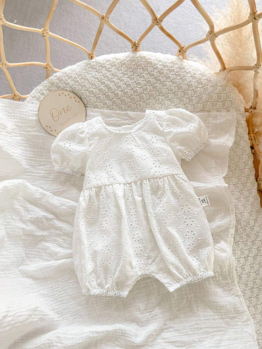 SHEIN Baby Girl Cute White Pattern Short Sleeve Romper - White - View 1