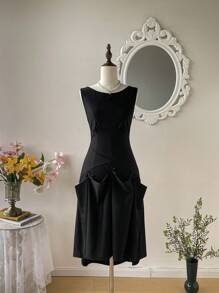 SHEIN MOD Robe noire longue sans dos pour femmes. Style de gilet fendu, jupe taille-longueur, nœud papillon dans le dos, robe de soirée