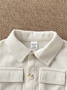 SHEIN Playful Pals Bộ 2 món áo sơ mi dài tay cài cúc có túi và quần cạp chun cho bé trai, kiểu dáng thanh lịch, phù hợp cho các hoạt động thường ngày, đi học, nghỉ hè, thể thao và ở nhà, mùa xuân/hè, 6 tháng - 3 tuổi, quần áo trẻ em, quần áo trẻ sơ sinh, áo sơ mi trẻ em, áo thun trẻ em, quần áo màu trung tính cho bé trai, bộ đồ nhung kẻ cho bé trai, bộ đồ màu be cho bé trai, quần áo bé trai mùa thu đông. - Màu be - Xem 7