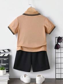 SHEIN 男童夏季休闲拼色骑士刺绣短袖T恤和短裤套装 - 咖啡棕 - 查看 2