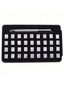 1 套优质皮革印章套件 - 用于 DIY 皮革工艺、雕刻、马鞍制作、皮套、包袋和表面制作的印章工具，带有字母和数字印章 - 适合初学者和专业人士