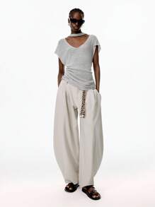 LYSMO 2025年夏季新品女款金属感低领无袖透视背心，不对称下摆，完美演绎前卫时尚 - 銀色 - 查看 6