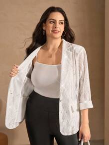 SHEIN Clasi Blazer blanc en dentelle pour femmes de grande taille, style printemps/été, col cranté élégant, patchwork de dentelle et sequins. Blazer en dentelle blanc pour retour à l'école, homecoming, tenue de bureau décontractée, femmes rondes, country, concert country, old money. Blazer en dentelle blanc pour femmes, tenue de bureau décontractée, femmes rondes, gothique