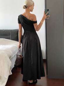 Livesso Einfarbiges Spitzen-Patchwork asymmetrisches Schulter Kurzarm Taille ausgestelltes Maxikleid, elegantes lässiges Herbstkleid für Frauen - Schwarz - Übersicht 2