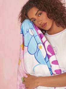 SHEIN X Care Bears Manta de felpa de coral con estampado de corazón y oso, regalo