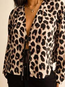 SHEIN VCAY Große Größen Damen Leopardenmuster Twist Front Langarm Casual Bluse Leopardenmuster Herbstkleidung Sexy Vintage Boho Langarmshirts Damen