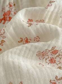 Loomiva 2pcs Baby Girl Ditsy Floral Square Collar Ruffle Trim Top And Elastic Waist Shorts Set Toddler Girl Floral Outfit Baby Girl Floral Two Piece Set 2 Piece Baby Girl Clothes Vintage Floral Baby Outfit Floral Baby Girl Summer Outfit - Multicolor - View 3