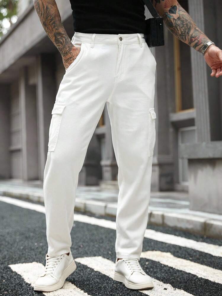 Manfinity Homme 男士白色牛仔工装裤，侧边口袋设计，休闲现代，日常穿着皆宜。加长裤长，打造百变造型。透气纯色加厚休闲牛仔裤，适合城市漫步、亲子户外活动，四季皆宜。 - 白色 - 查看 4