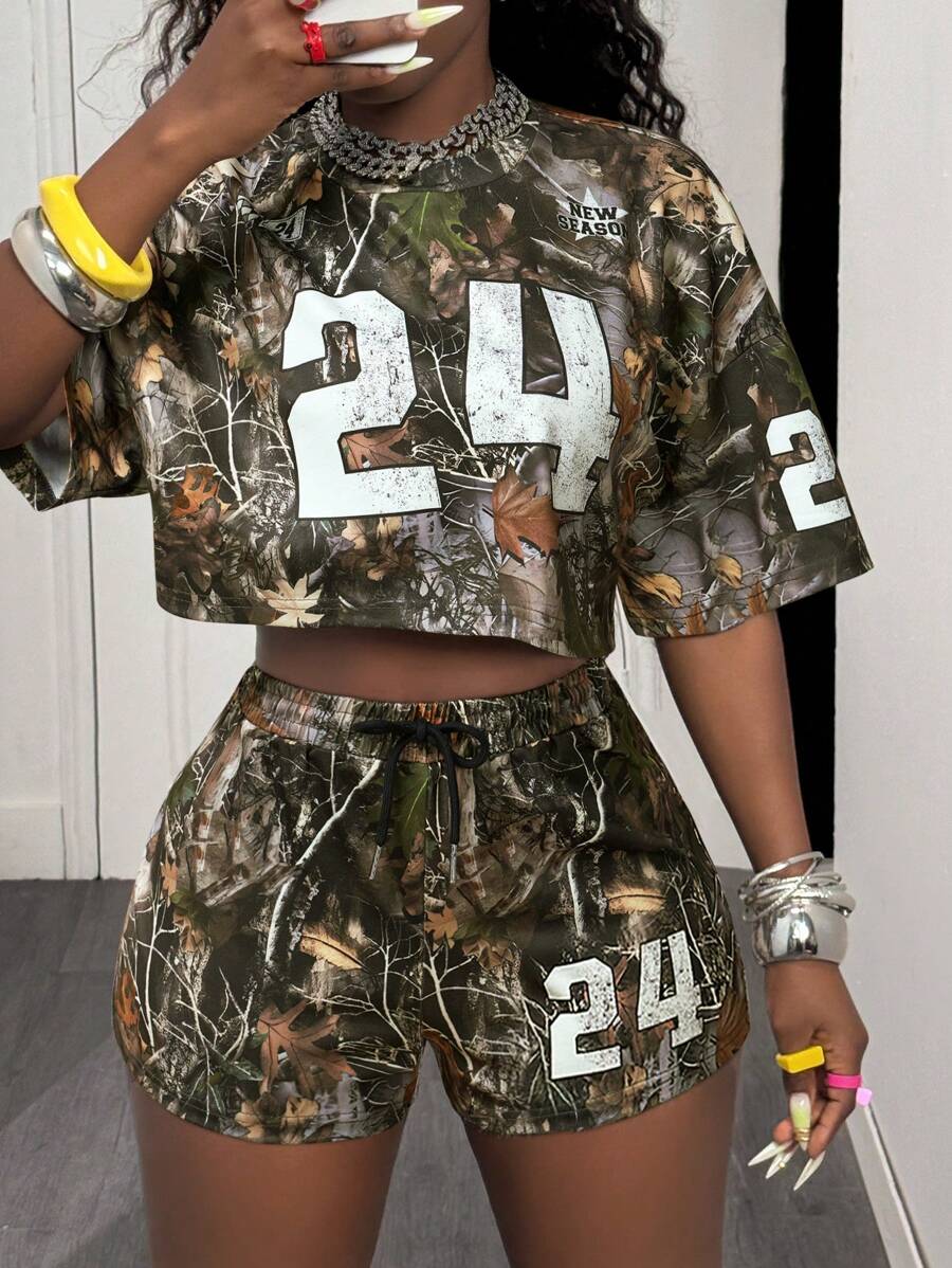 Slaydiva 2025夏季新款生日派对返校季学生装日常旅行基础百搭休闲度假邮轮旅游沙滩日光浴网红爆款街头风圆领短袖宽松短T恤加宽松短裤赛车服树枝树叶图案和24数字印花棕色夏装套装女两件套 - 彩色 - 查看 1